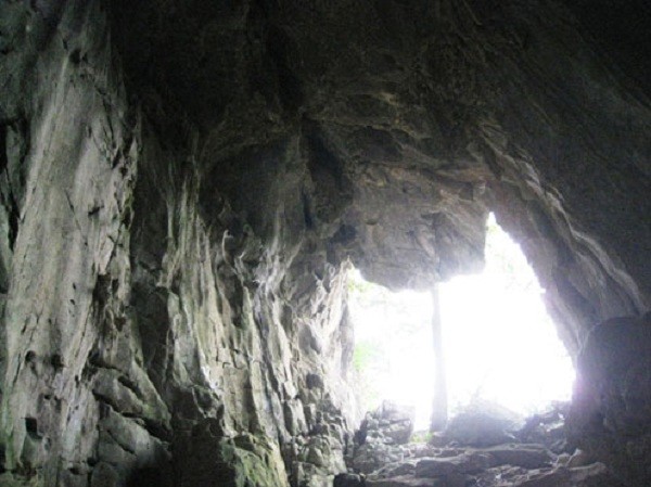 Khai[-]quật[-]ngôi[-]mộ[-]táng[-]của[-]người[-]tiền[-]sử[-]ở[-]Việt[-]Nam[-]1